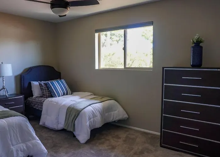 Sunswept Skies- Putting Green-firepit-asu Apartment Tempe